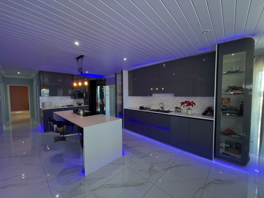 5 Bedroom Property for Sale in Dana Bay Western Cape
